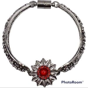 Elegant Victorian Style Floral Bangle Bracelet & Red Sunflower Ginger Snap NWT